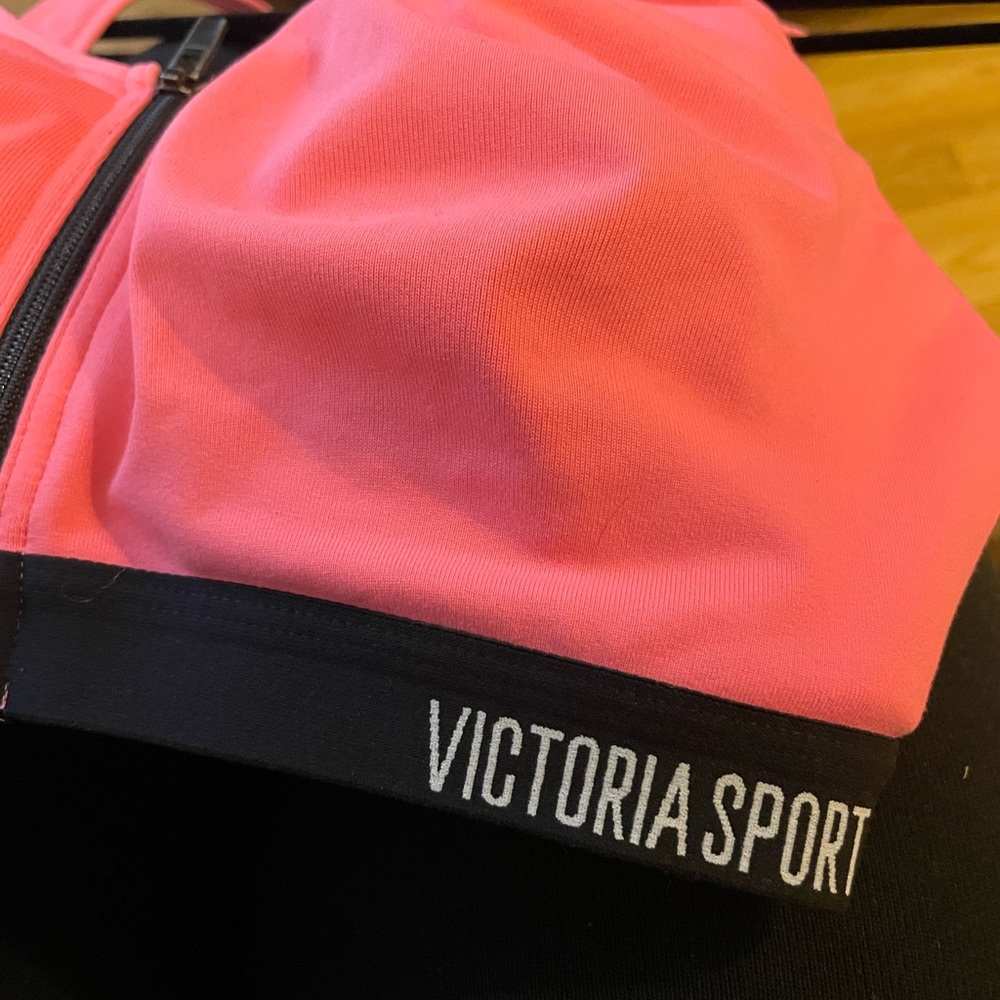 Victoria‘s Secret Knockout Sports Bra